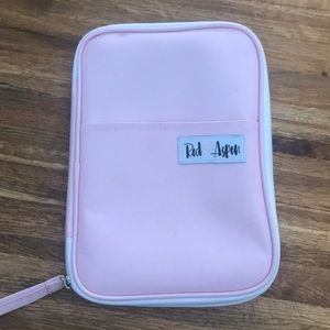 Red Aspen lash storage zip up pack